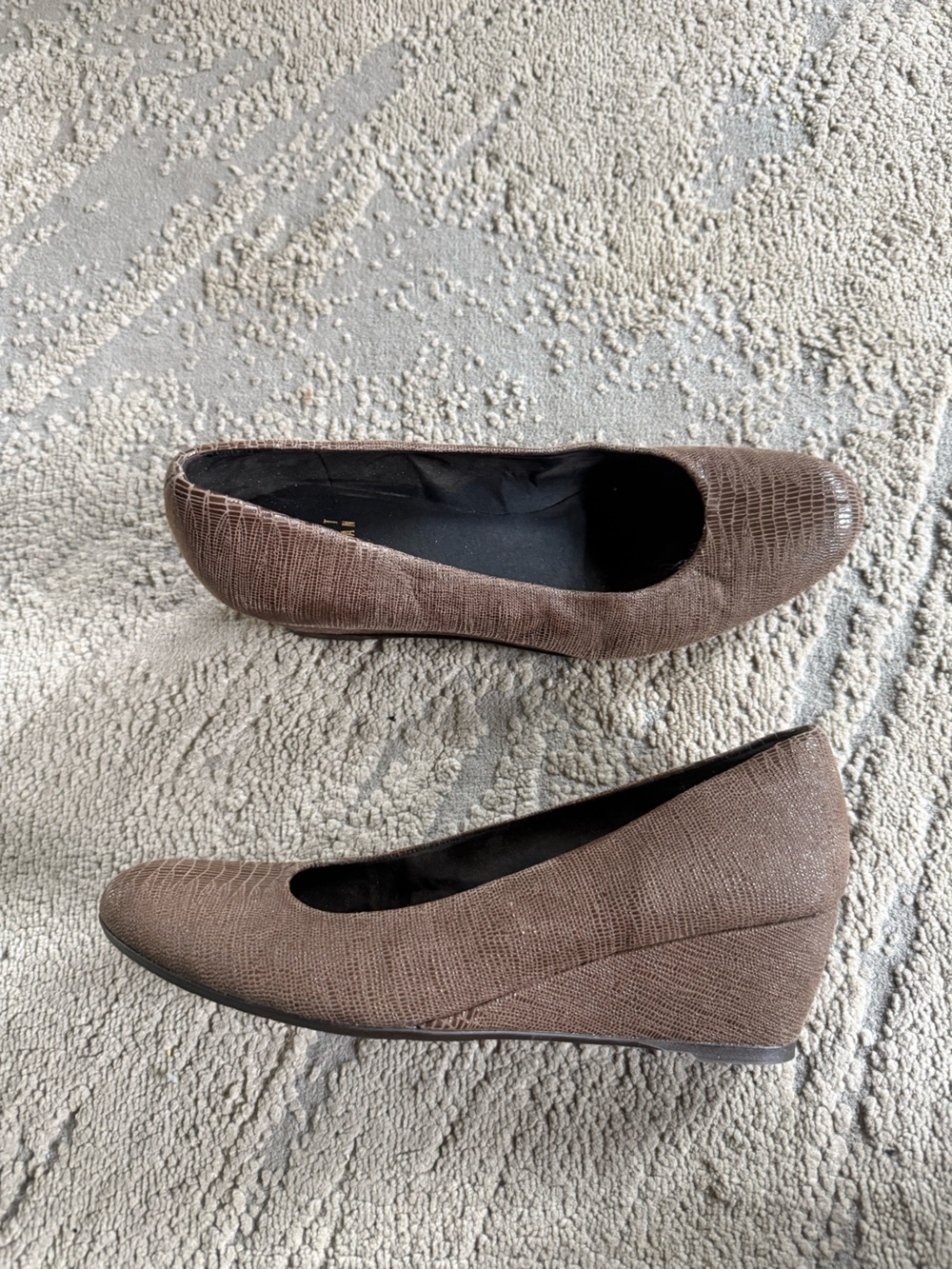 Stuart Weitzman Brown reptile print Textured leather Wedge Pumps 8